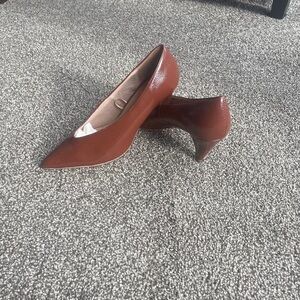 Women's Pointed-Toe Brown Leather Mid Heels